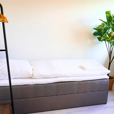 Robins - Spacious For 5 - Balcony - Kitchen - Wifi Apartament *