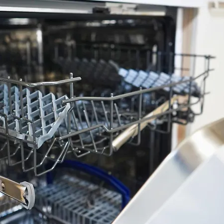 Robins - Spacious For 5 - Balcony - Kitchen - Wifi * Brema