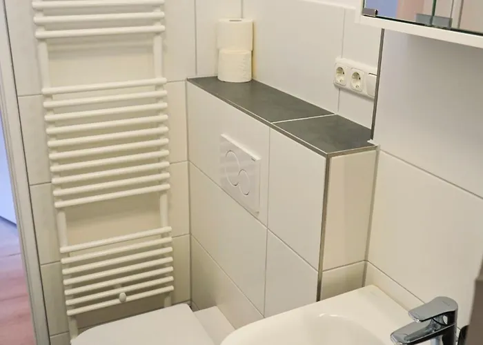 Robins - Spacious For 5 - Balcony - Kitchen - Wifi