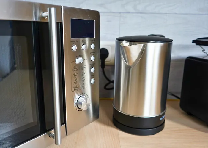 Robins - Spacious For 5 - Balcony - Kitchen - Wifi