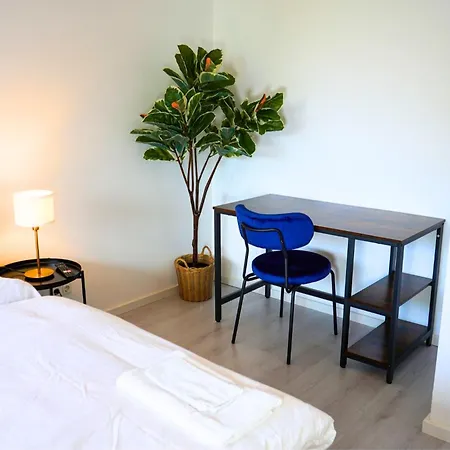 Robins - Spacious For 5 - Balcony - Kitchen - Wifi Bremen